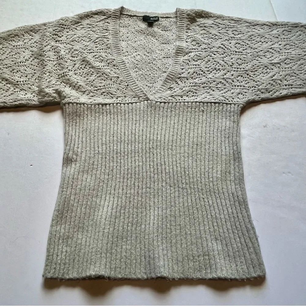 A.n.a. Women's Short Sleeve V neck Sweater Gray/Silver metallic Size Large